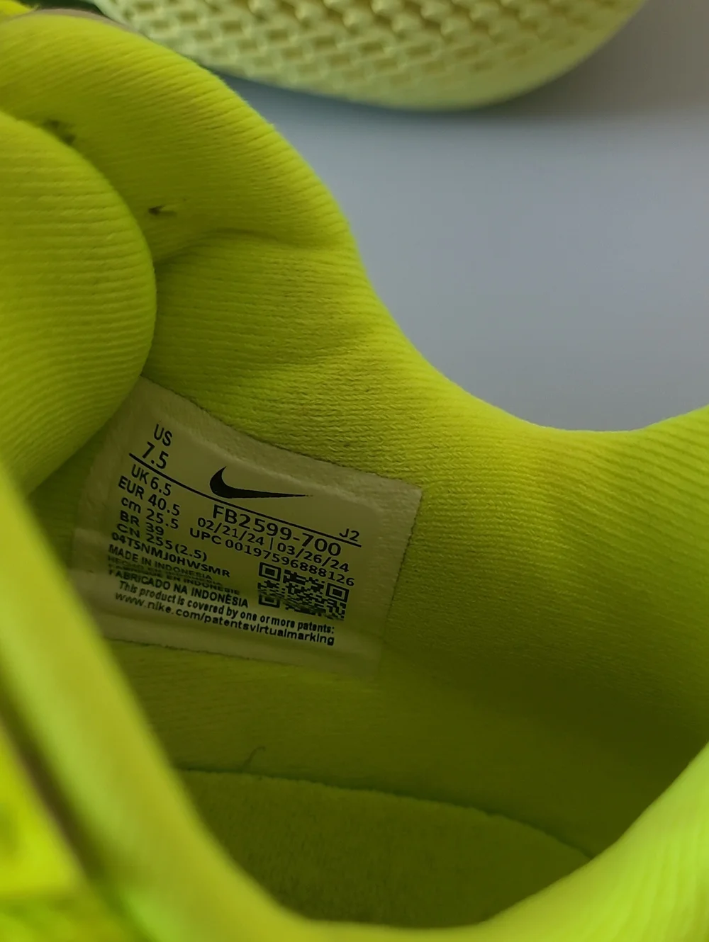 Nike GT Academy Neon Yellow and Black Athletic Sneakers Size 7.5